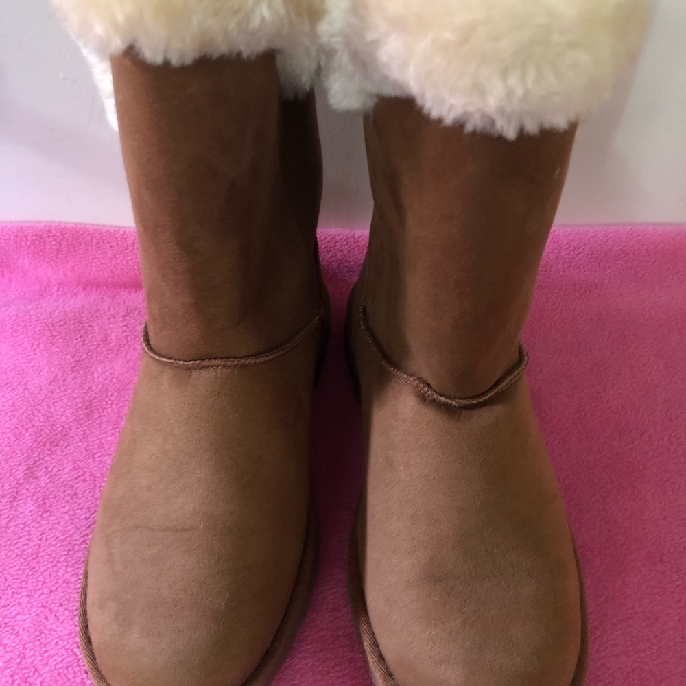 Makalu Fuzzy Boots size 7